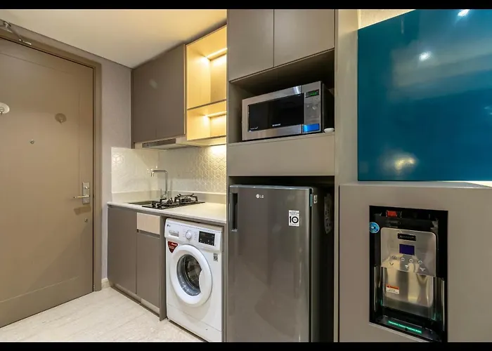 Gold Coast Apartemen Pik By Dluxx