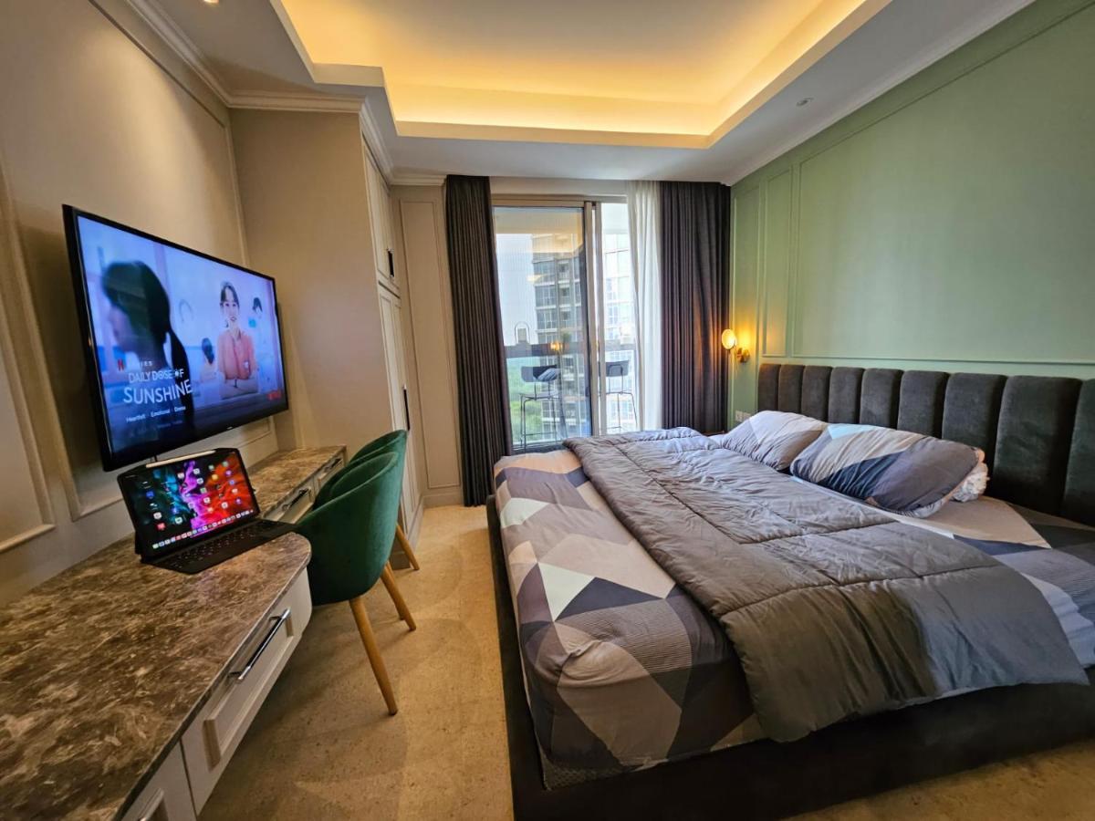 Apartment Gold Coast Pik By Dluxx Jakarta